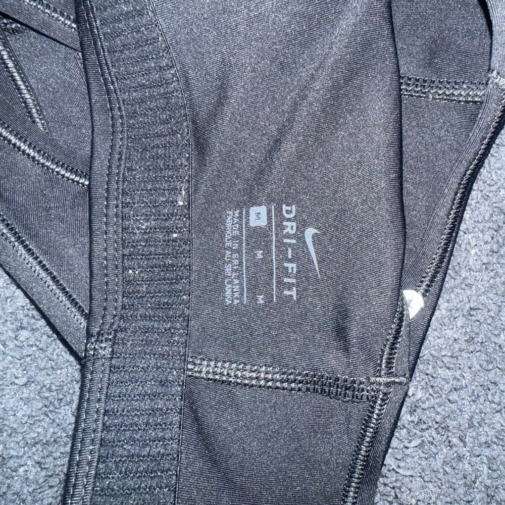 Nike Black Performance Sports Bra Racerback - Picture 3 of 3